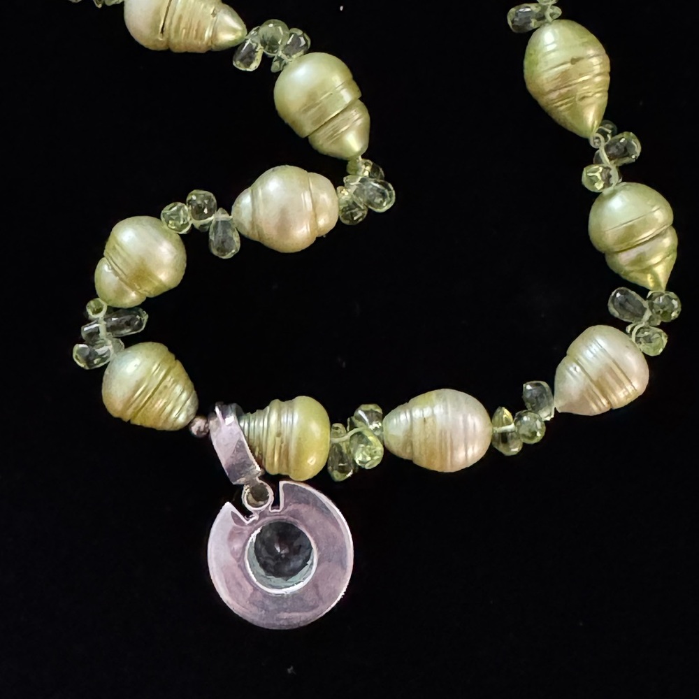 NWOT Green Freshwater Pearl Necklace with 925 Peridot and Glass Pendant - Picture 9 of 9